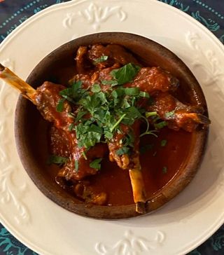 ხბოს ნეკნი აჯიკაში