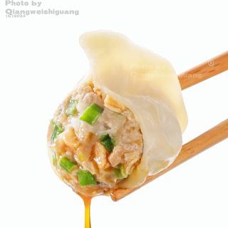 Ravioli con carne di maiale e cipollotto