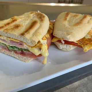 bocadillo de tortilla francesa