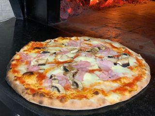 Cotto e funghi freschi