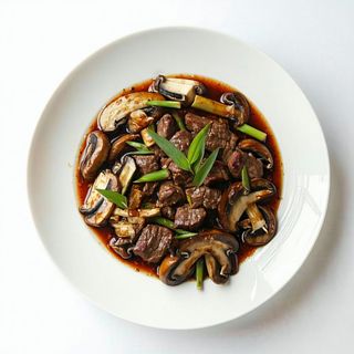 Manzo con bambù e funghi shiitake