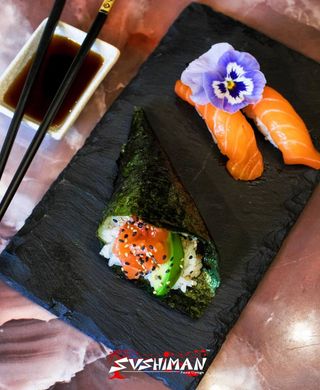 TE2 Temaki con salmone