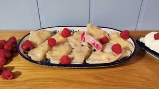 Pierogi z malinami i mascarpone - 8 szt.