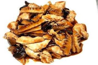 Pollo con bambù e funghi