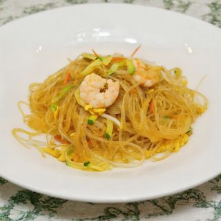 252. Spaghetti di soia con gamberi e vedure