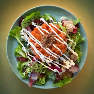 81. Tartar Salmón Con Aguacate