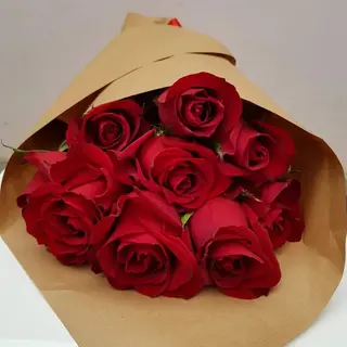 Buchetul zilei din 7 trandafiri rosii