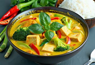 Curry z krewetkami i warzywami 6szt