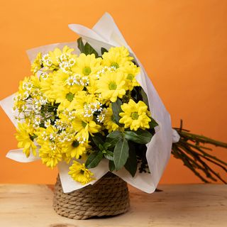 Ramo de Margaritas Amarillas y Tanacetum 