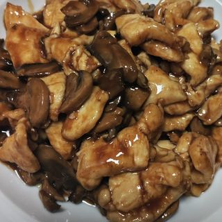 Pollo Con Champiñones