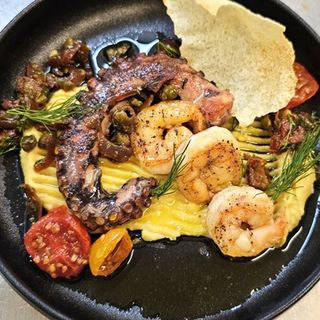 Октопод и Скариди по Средиземноморски ( 200 гр. )