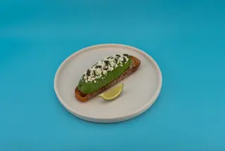 Tostada De Aguacate Y Feta