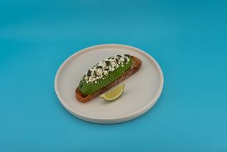 Tostada De Aguacate Y Feta