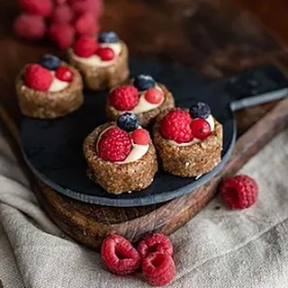 Mini tarte cu vanilie jeleu de fructe de padure