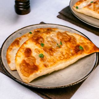 Czebureki Z Wieprzowiną 2 Szt