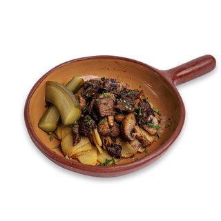 ЖАРЕНЫЙ КАРТОФЕЛЬ С ГОВЯДИНОЙ И ГРИБАМИ
