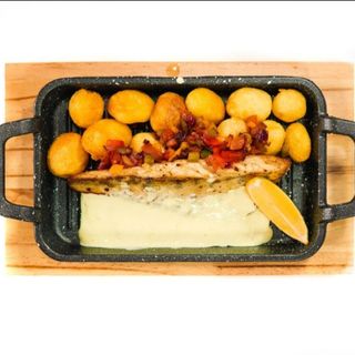 Судак с молодым картофелем