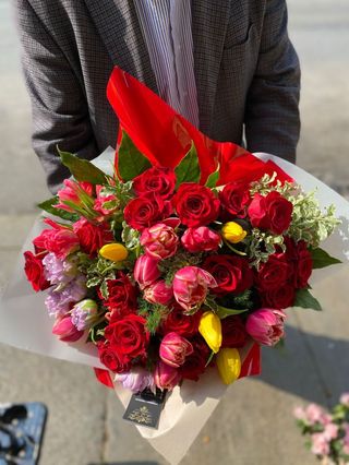 Bouquet di rose e tulipani