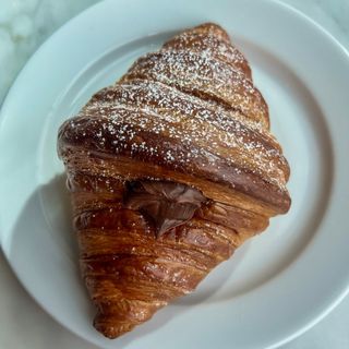 Croissant z czekoladą