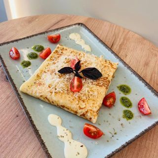 Млинець з куркою та сиром