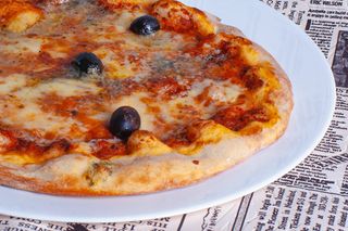 Пица Куатро формаджи