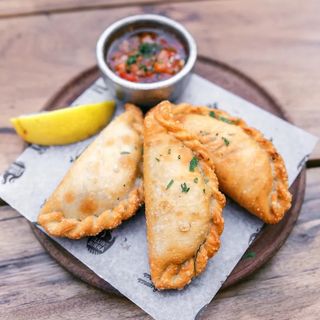 6 Empanadas  caseras Fritas  con Sabores a eleccion