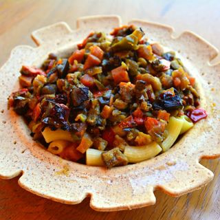 Maccheroncini di pasta fresca bio con verdure mix