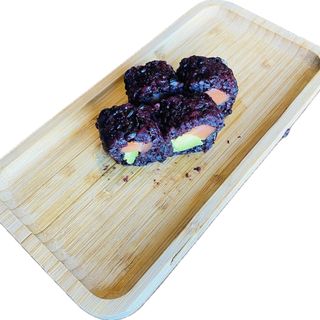 100. Uramaki De Salmon Y Aguacate, 4 Unidades