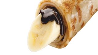 Блин с шоколадной начинкой и бананом