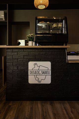 Deser z witrynki w lokalu