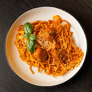 Pasta con sugo mięsne