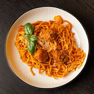 Pasta con sugo mięsne