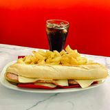 MENU 1 - BOCADILLO LOMO PLANCHA Y QUESO