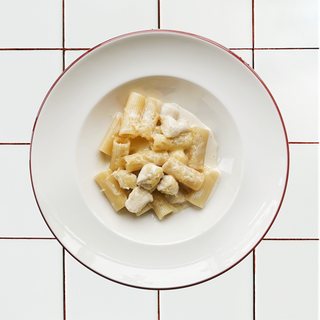 Макарошки с курочкой в сливочном соусе