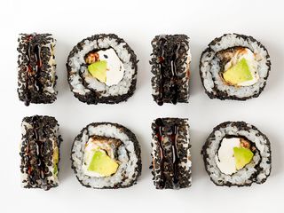 Філадельфія з вугрем в кунжуті (220g)