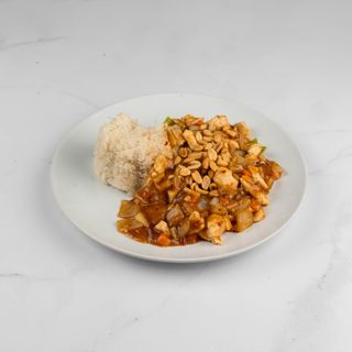 44. Piletina Gonbao i riža