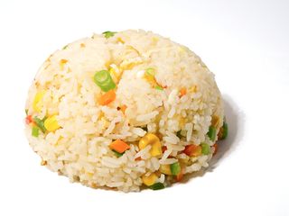 Arroz frito con tres delicias