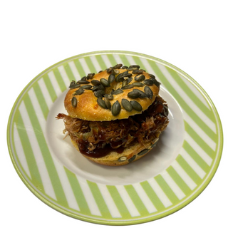 Bagel di zucca con Pulled Pork Halloween.