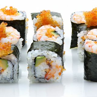 Урамаки с хрупкава скарида и уакаме