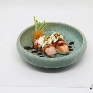 85 Nigiri Salmone scottato pistacchio