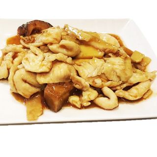 67. Pollo con funghi e bambù