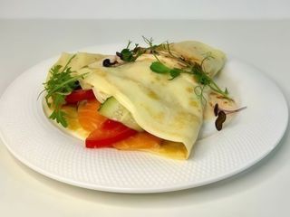 Млинець з лососем і крем сиром (300g)