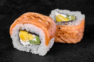 Рол з гриль лососем (280г)