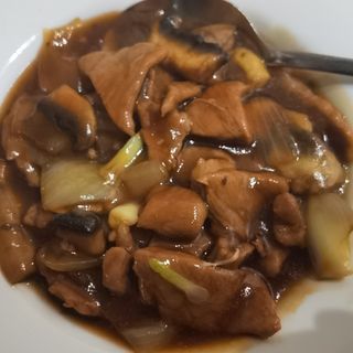 67-Cerdo con champiñones salsa ostra