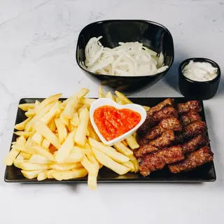 Ćevapi i pomfrit