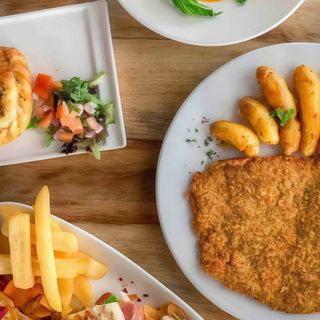 Milanesa Serrano + Bebida + Postre