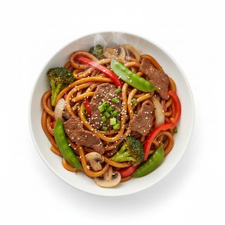 Udon saltati al manzo