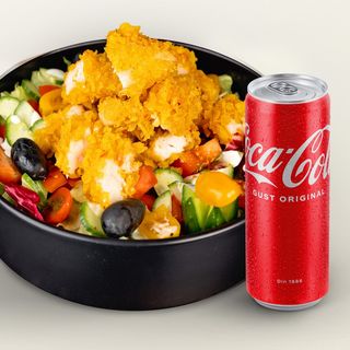 Salata crispy + Coca-Cola 330 ml 