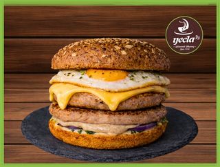 Burger Light Cheese Trufada (488 Cal, 62g proteínas, 63g carbohidratos, 22g grasas)
