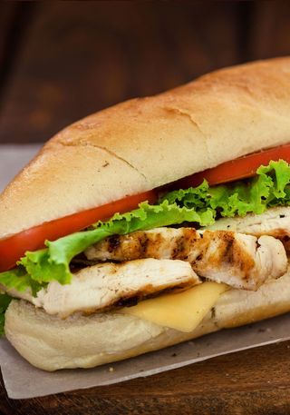 Bocadillo De Pollo con Crema de Queso Cheddar&Bacon